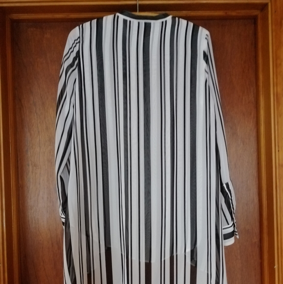 Black and White Button Down Blouse - Picture 3 of 4